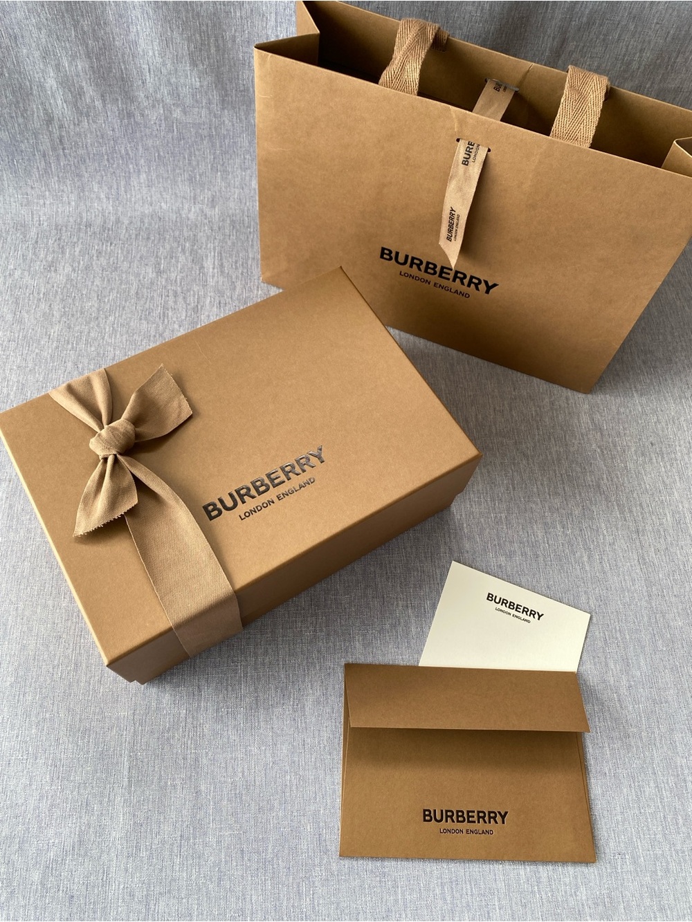 NWOT Authentic Burberry | Full Packaging Set - Box Shopping Bag Ribbon Tissue